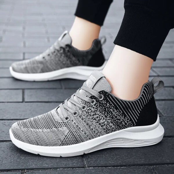 Chaussures orthopédiques pour homme au design moderne – Image 3