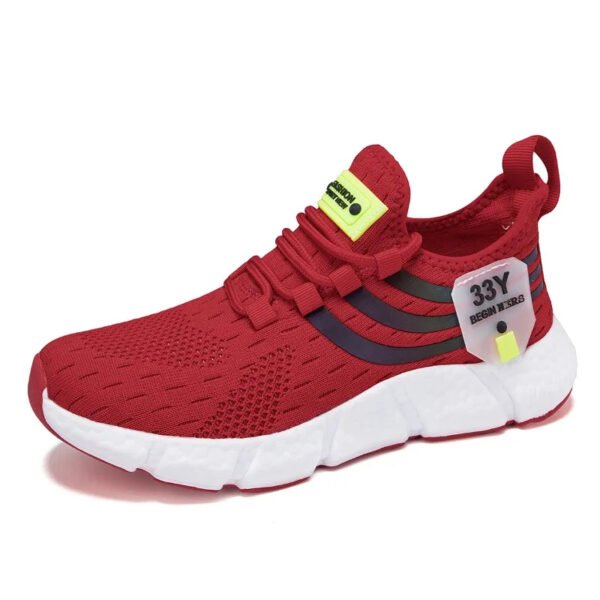 Baskets pour homme orthopédiques rouges et confortables sur fond blanc