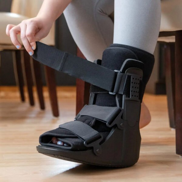Botte de marche orthopédique et ajustable femme – Image 2