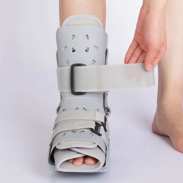 Botte orthopédique femme style attelle avec motifs – Image 2
