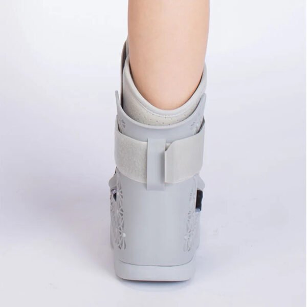 Botte orthopédique femme style attelle avec motifs – Image 3