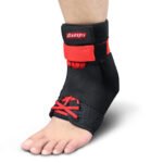 Chaussure pour attelle cheville réglable à lacets sur fond blanc