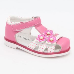 Chaussure bébé orthopédique rose avec fleurs sur fond gris