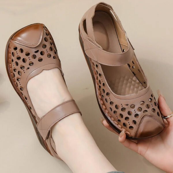 Chaussure orthopedique femme marron à talon compensé – Image 2