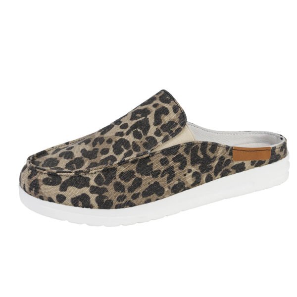 Chaussure orthopedique pour femme à motifs léopard sur fond blanc