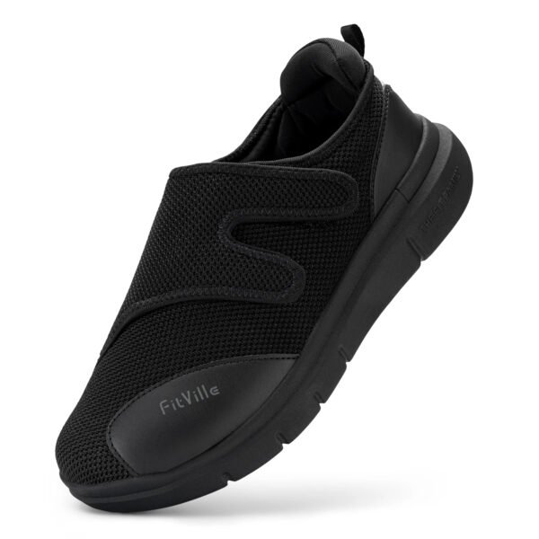 Chaussure orthopédique homme moderne et décontractée sur fond blanc