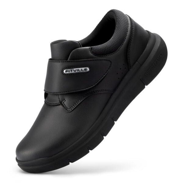 Chaussure orthopédique homme moderne et noire à scratch sur fond blanc