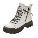Chaussure orthopédique montante zippée style urbain sur fond blanc