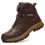 Chaussure sécurité orthopédique montante à bouton rotatif sur fond blanc