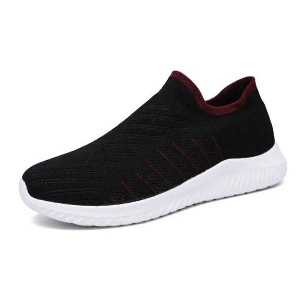 Chaussures chut de sport tendances sans lacet sur fond blanc