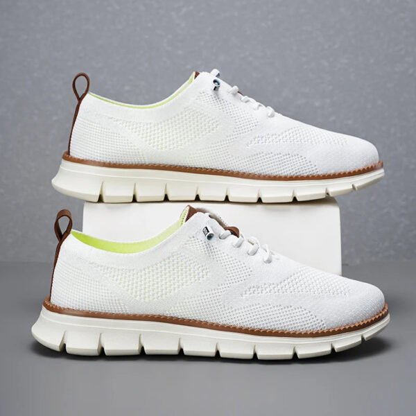 Chaussures orthopédiques pieds plats style décontracté sur fond gris