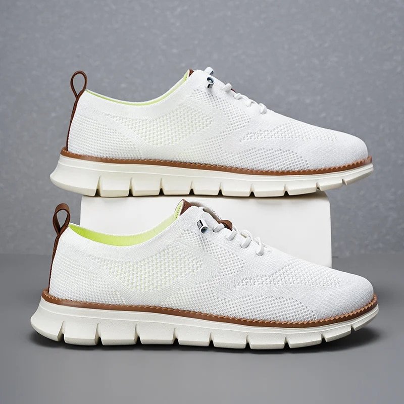 Chaussures orthopédiques pieds plats style décontracté sur fond gris