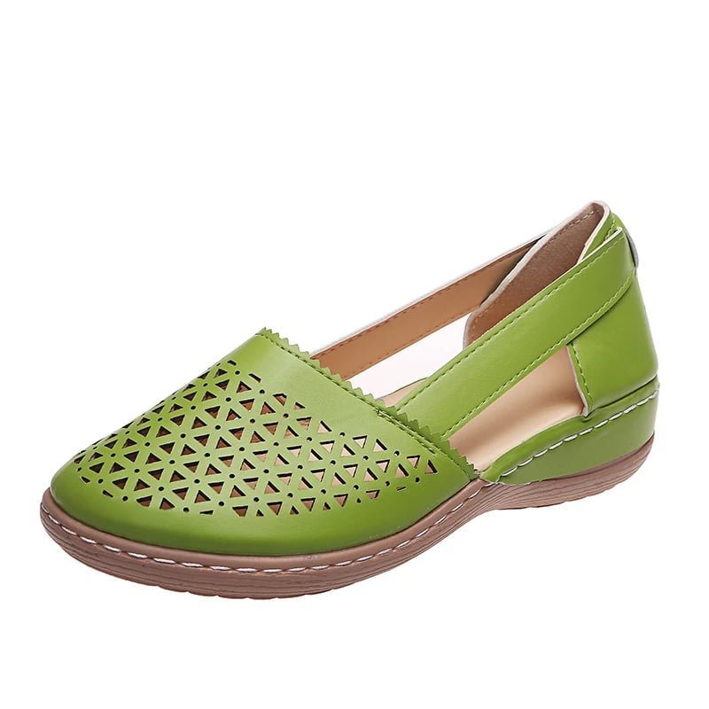 Chaussures orthopédiques talon originales et décontractées sur fond blanc