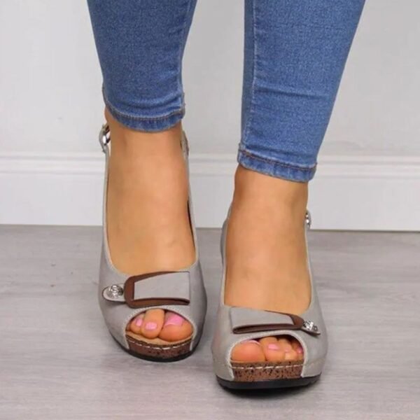 Chaussures orthopédiques talon ouvertes avec lanière – Image 2