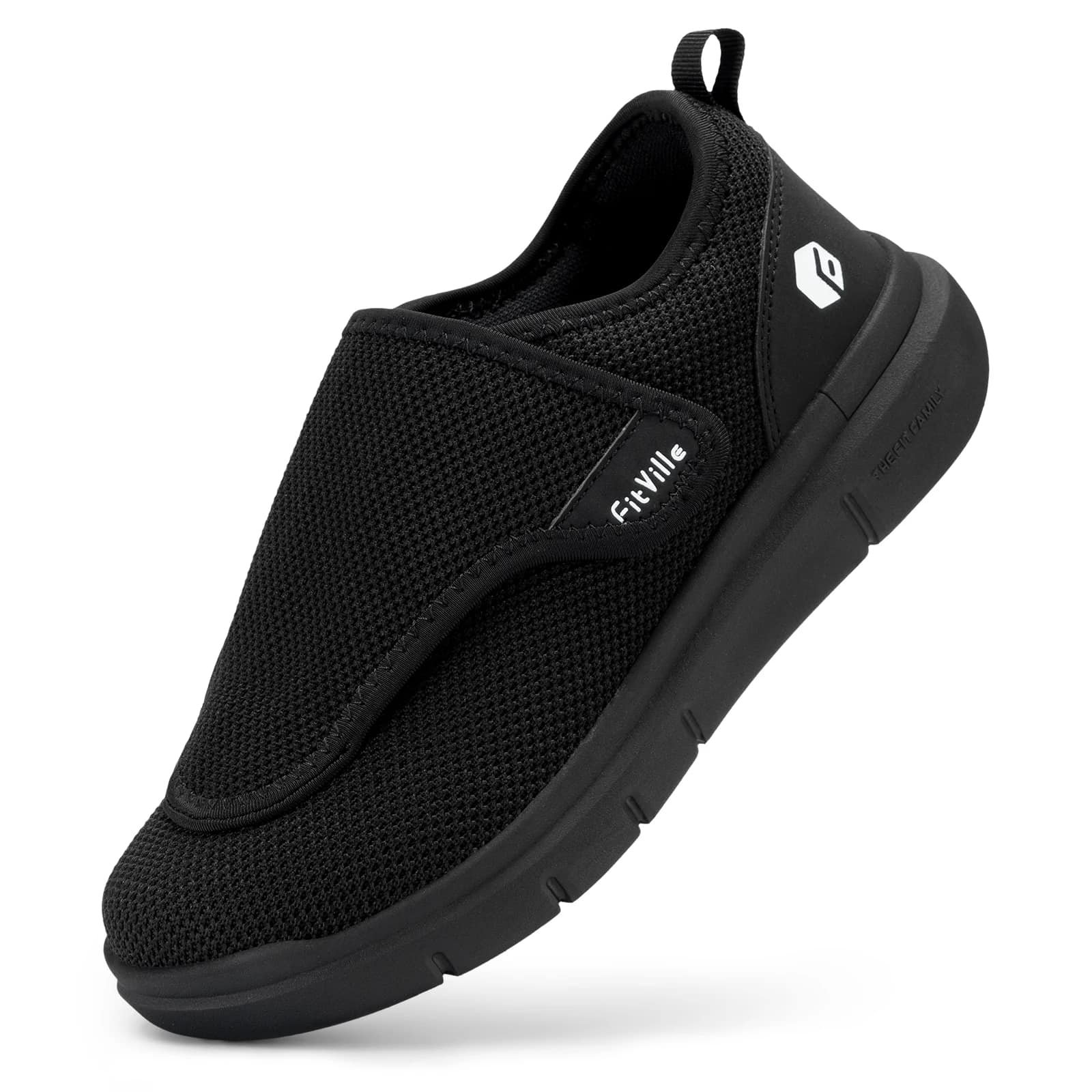 Chaussures personnes âgées larges à scratch sur fond blanc