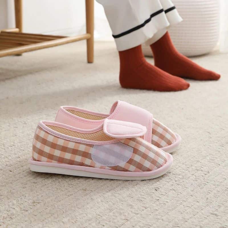 chaussures_personnes_agees_style_pantoufle_orthopedique_03