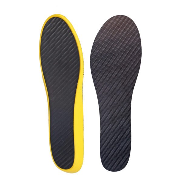 Lot de 2 semelles en carbone noires et jaunes sur fond blanc