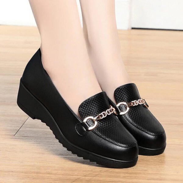 Mocassin orthopédique femme noir en microfibre – Image 2