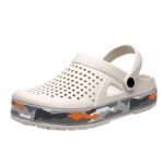 Mules orthopédiques homme style crocs légères et designs sur fond blanc
