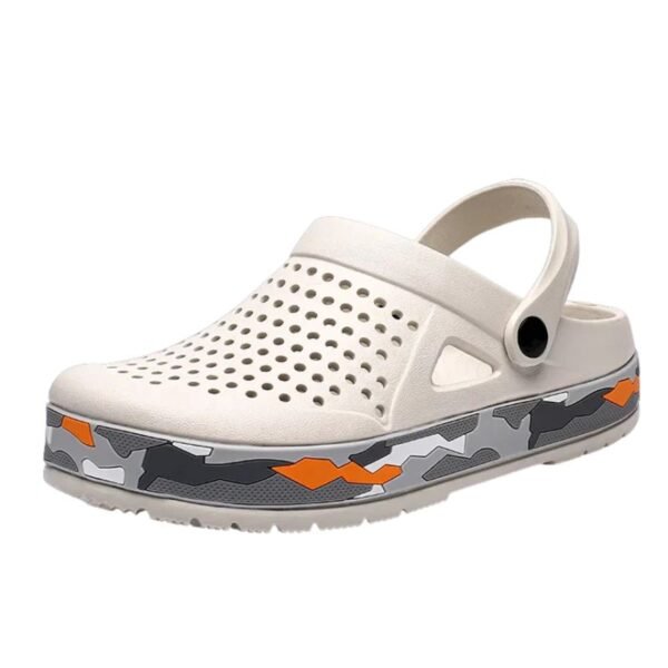 Mules orthopédiques homme style crocs légères et designs sur fond blanc