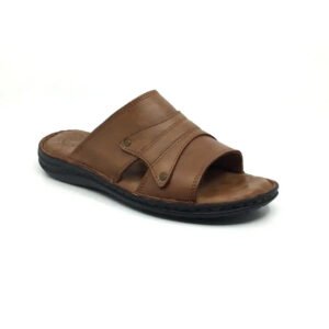 Sandale pour homme orthopédiques durables et tendances sur fond blanc