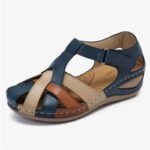 Sandales pour femme orthopédiques ouvertes style décontracté sur fond blanc