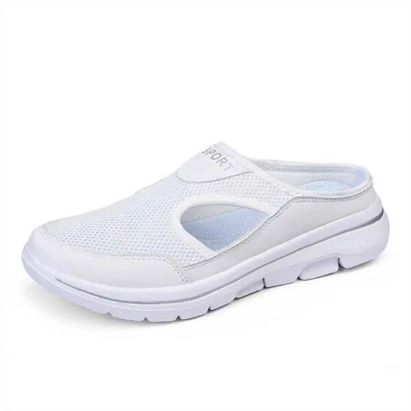 Sandales pour femme orthopédiques et sophistiquées sur fond blanc