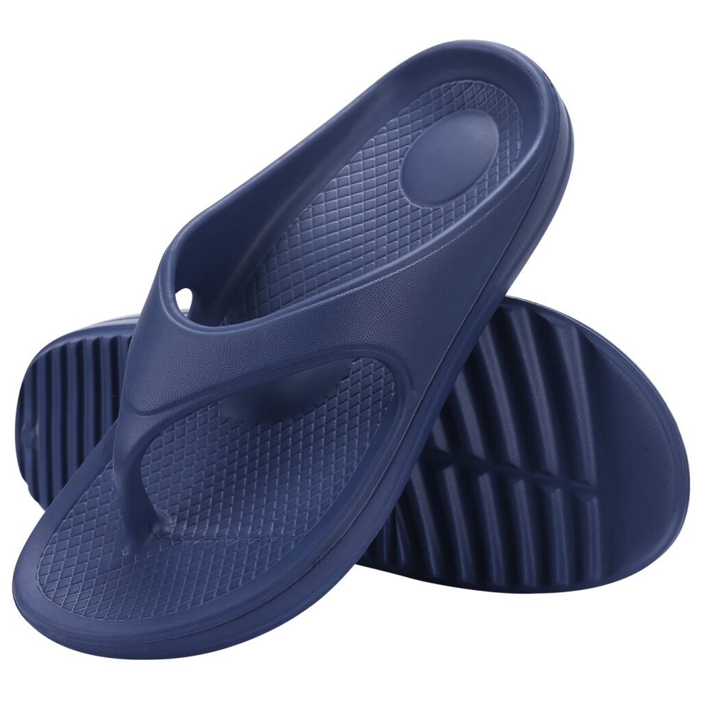 Sandales orthopédiques pour homme style tongs antidérapantes sur fond blanc