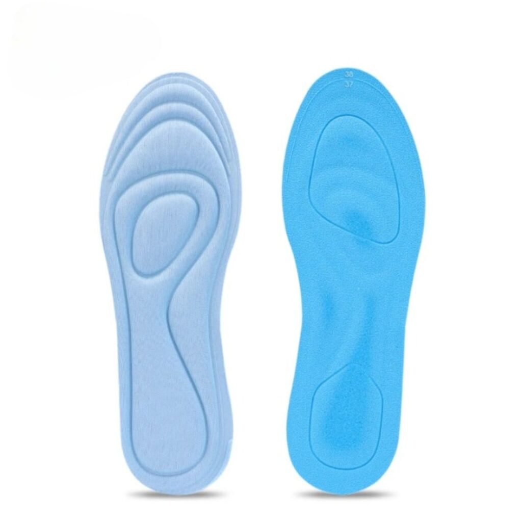 Semelle orthopédique amortissante bleue en mousse sur fond blanc