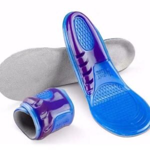 Semelle orthopédique en gel bleue et moderne sur fond blanc