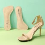 Semelles en cuir adhésives et absorbantes sur fond vert