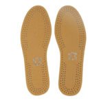 Semelles en cuir confortables et respirantes sur fond blanc