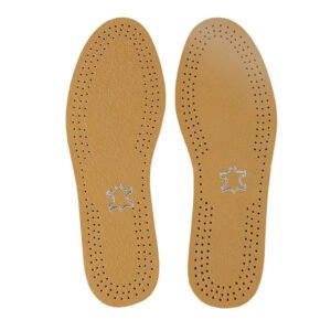 Semelles en cuir confortables et respirantes sur fond blanc
