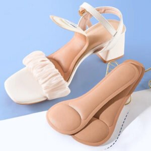 Semelles orthopédiques pour sandale en mousse à mémoire de forme sur fond bleu