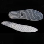 Semelles orthopédiques pour le sport résistantes et flexibles sur fond noir
