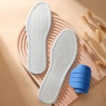 Semelles de sécurité découpables et ajustables sur un support rose avec des plantes à droite sur fond beige