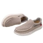 Souliers orthopédiques homme légers effet jean sur fond blanc