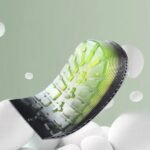 Talonnette orthopédique en gel souple et élastique sur fond vert et blanc